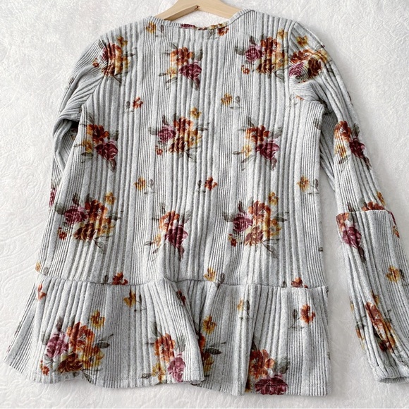 Maurice’s Grey Ribbed Floral Print Peplum Top - Picture 6 of 12